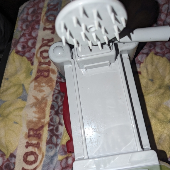 FOOD NETWORK - Three Size Spiralizer - Picture 4 of 9